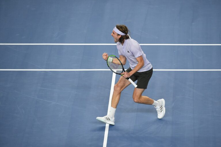 Tsitsipas, le doublé à portée de raquette